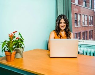 Image d'une femme en rencontre en télépratique